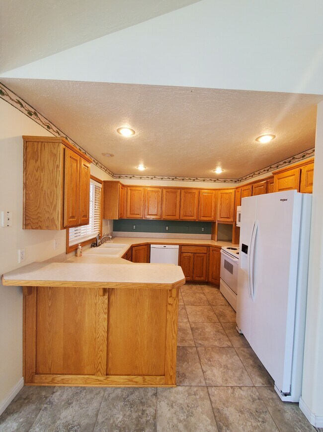 Building Photo - 920 Summerset Ct