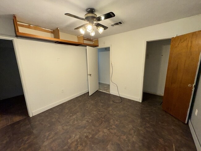 Building Photo - 5680 Queen Mary Ln