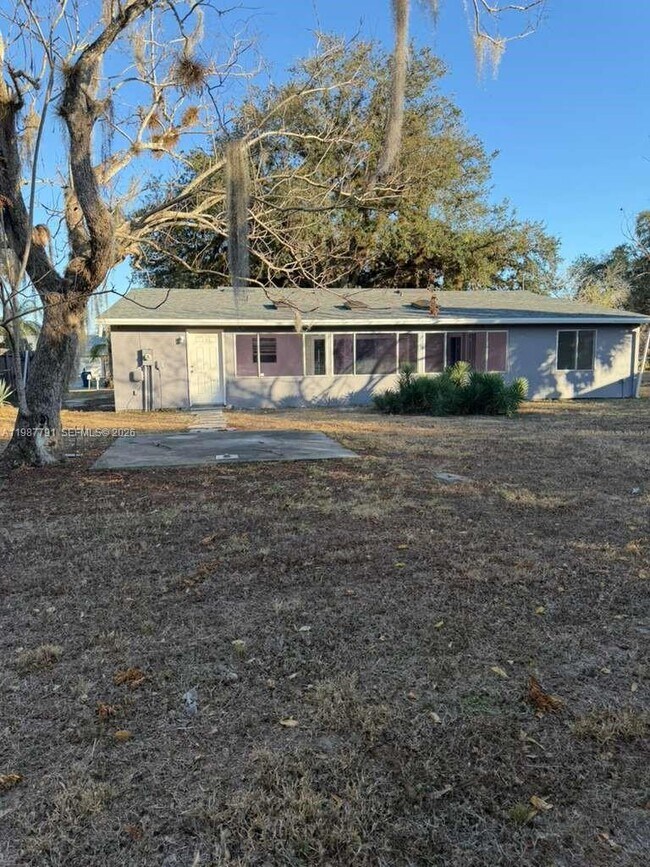 Building Photo - 4030 School Cir