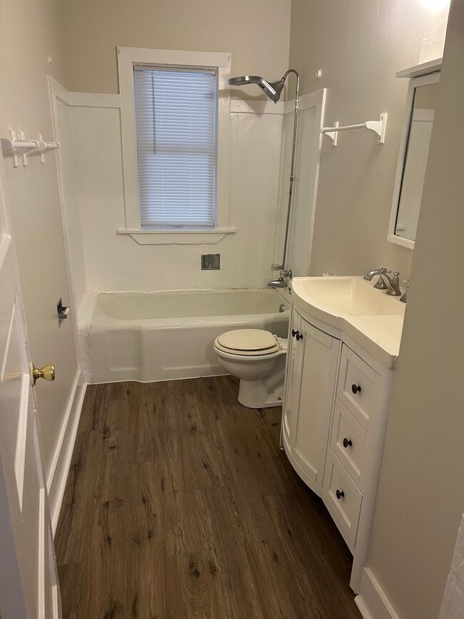 Building Photo - 511 N Penn Ave