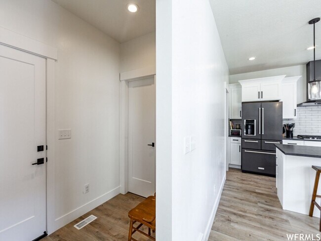 Building Photo - Spacious Open Floor Plan Available Soon!