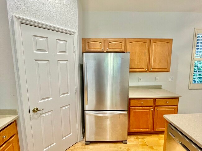 Building Photo - 6171 Lancewood Way