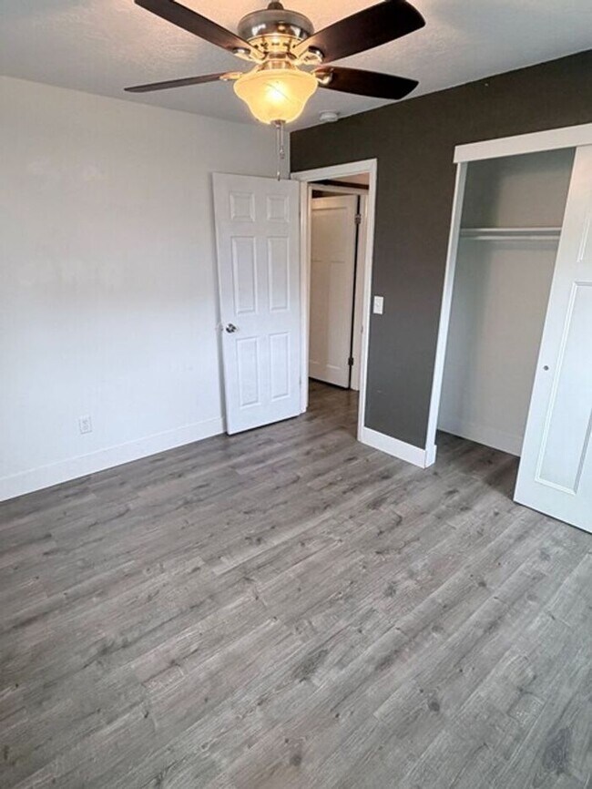 Building Photo - East Millcreek 2 bed 1 bath Condo