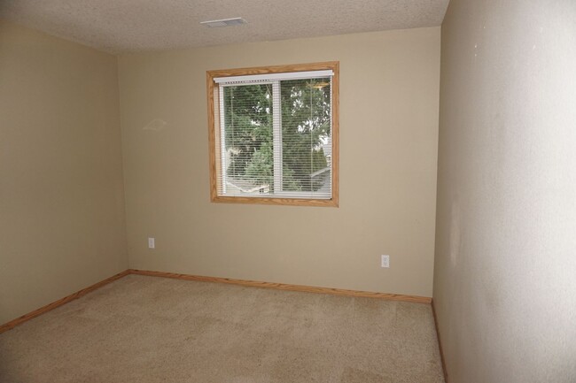 Building Photo - 6412 NE 78th Ave