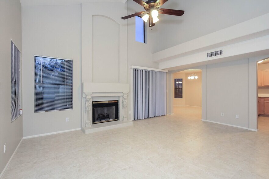 Building Photo - 2319 E Taro Ln