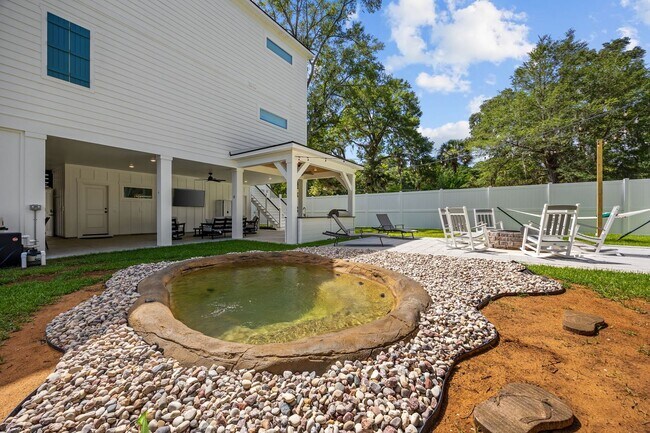 Building Photo - Gorgeous Custom Home Available for Snowbir...