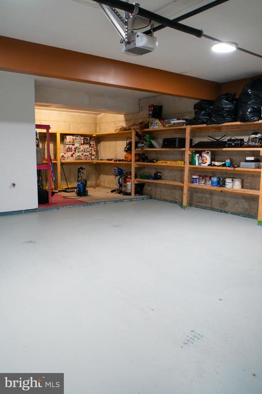 Building Photo - 102 Thomas Ln