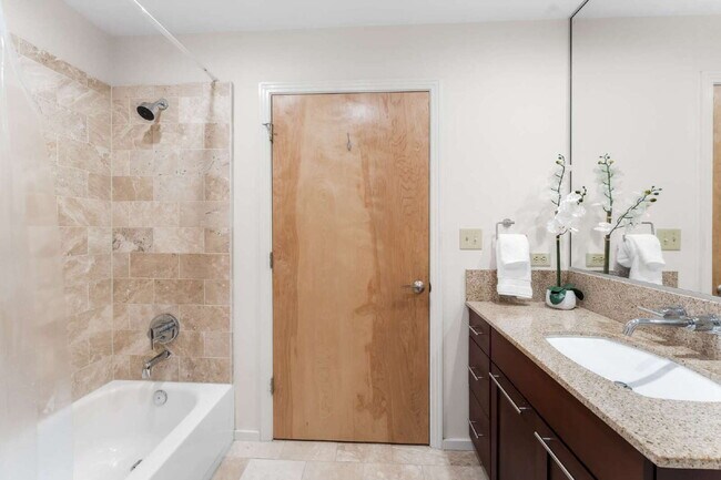 Building Photo - Sophisticated Living on Barton Springs