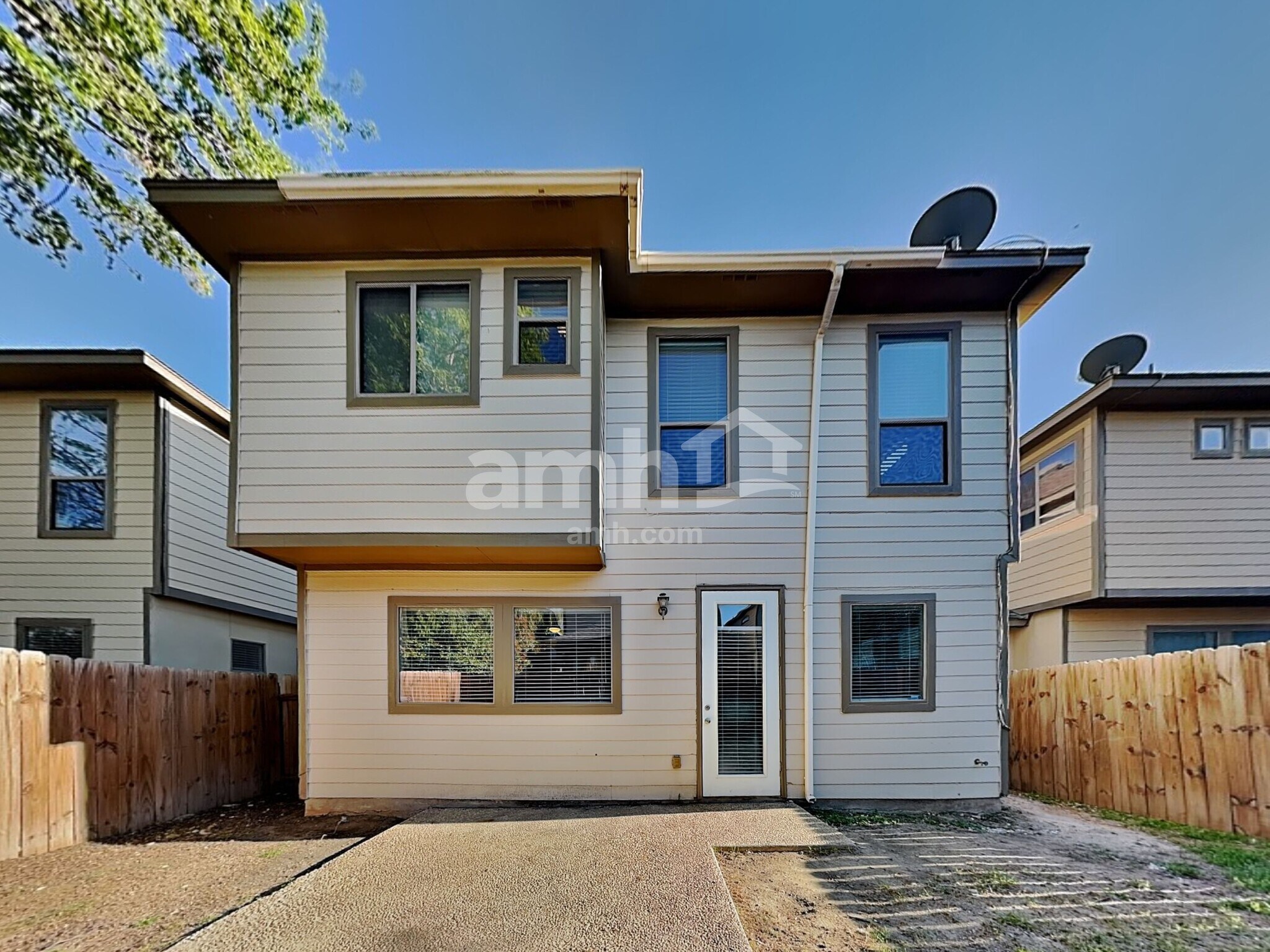 Building Photo - 1223 Cresswell Cove