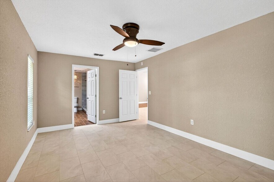 Building Photo - 6535 Brentwood Dr.