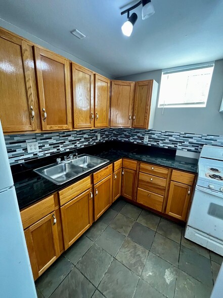 Downstairs Kitchen - 618 E 39th Ln