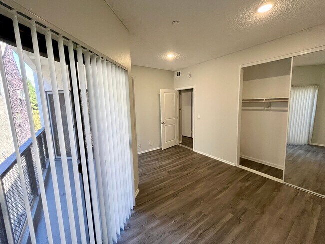 Interior Photo - 747 Gayley Ave
