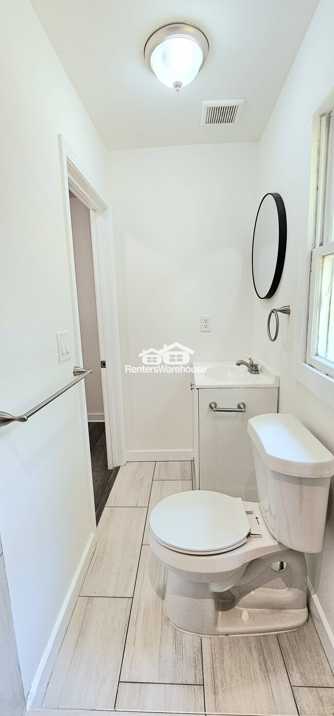 Building Photo - 2015 Detroit Ave NW