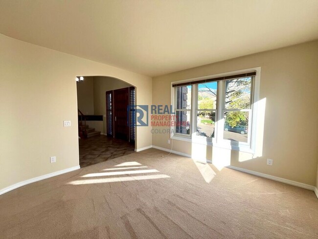 Building Photo - 2645 Rossmere St