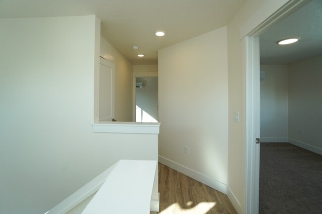 Building Photo - 4613 Iota St