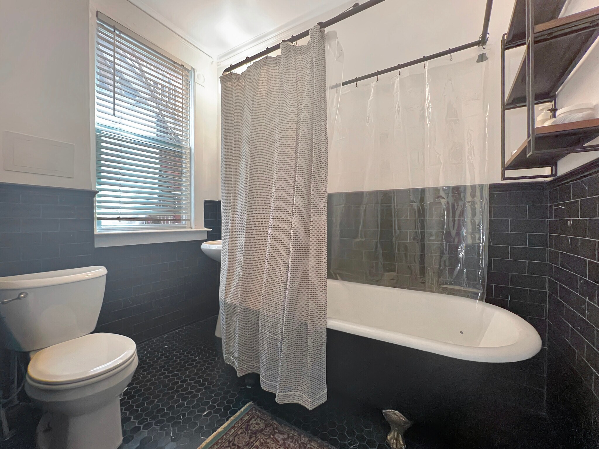 Building Photo - 1856 Mintwood Pl NW