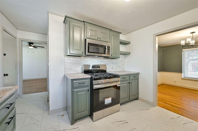 Building Photo - 2312 N Warren Ave