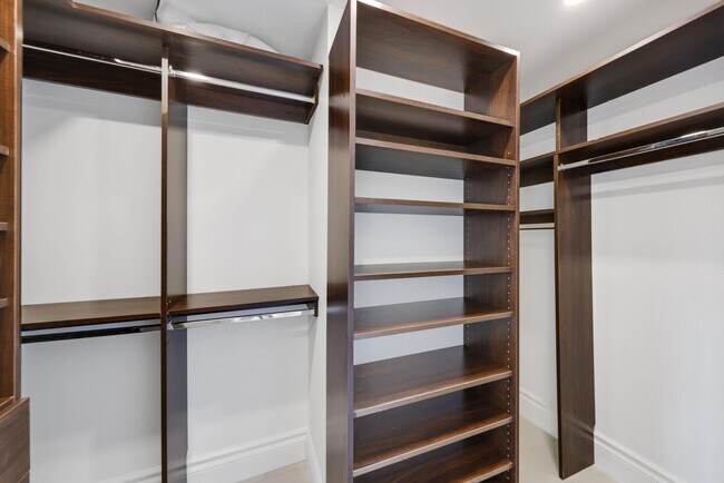 Building Photo - 200 E Palmetto Park Rd