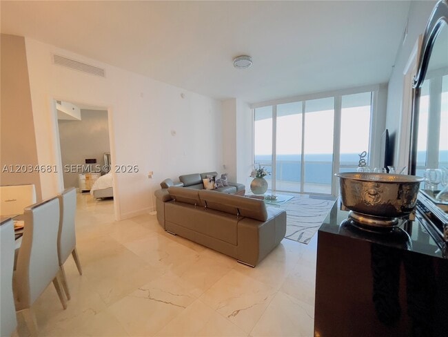 Building Photo - 16001 Collins Ave