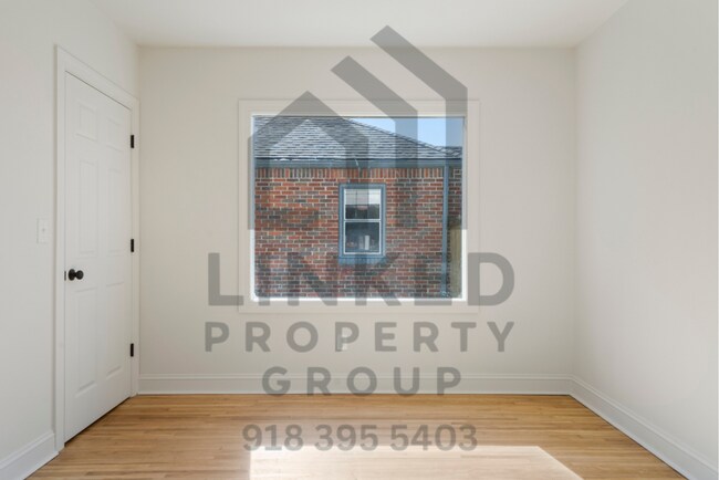 Building Photo - 1340 S Florence Ave