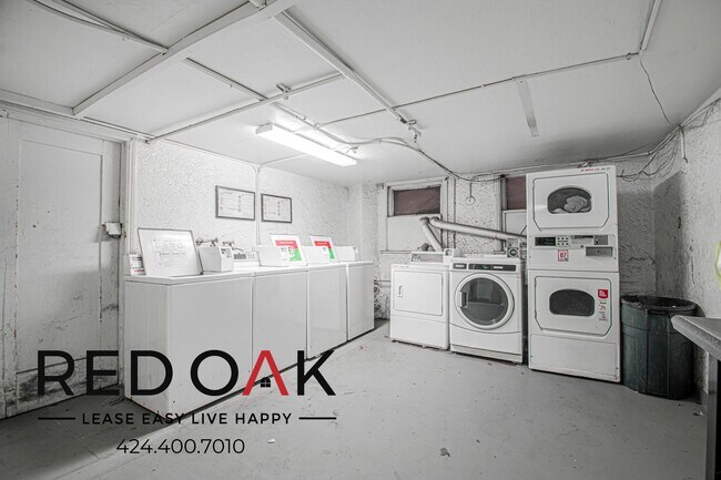 Building Photo - 610 S Kenmore Ave