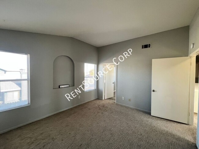 Building Photo - 4 Bedroom Two Story Home for Rent in East ...