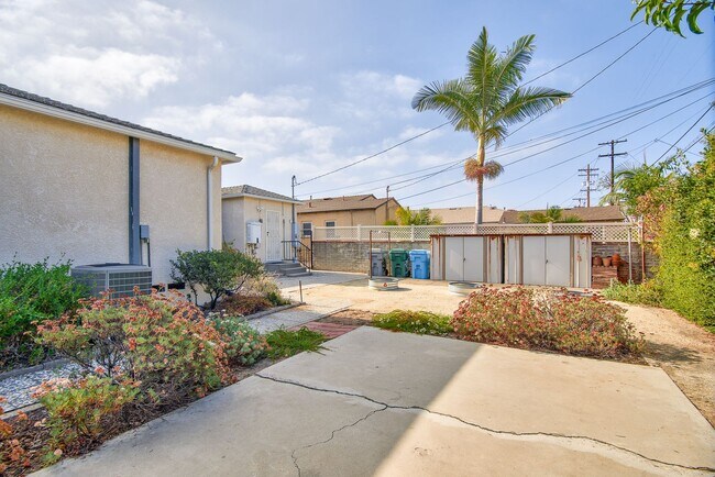 Building Photo - 3BR Home with Large Backyard Near SDSU