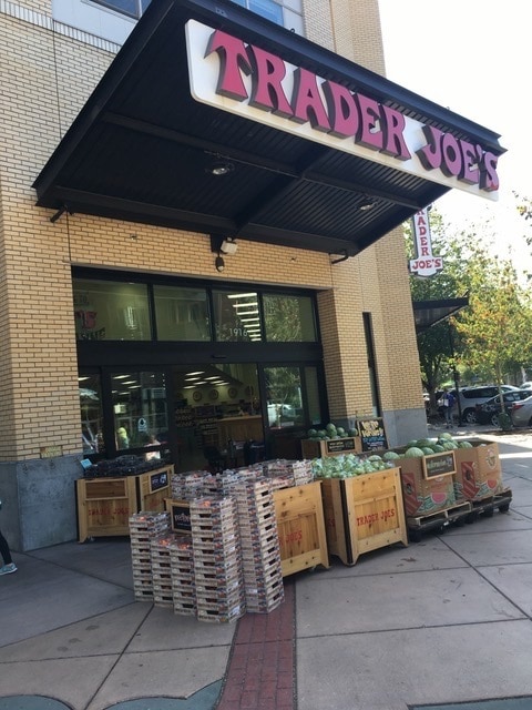Trader Joe's, Ken's Market and a brand new Safeway are 2-3 blocks away. - 216 W Boston St