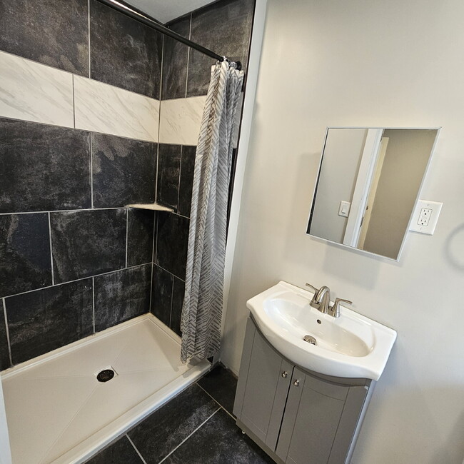 Building Photo - Duplex - 2 Bedroom, 2 Full Bathrooms and a...