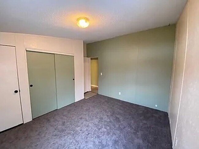 Building Photo - Charming 3 Bedroom Home in Quiet, Tree Lined Neighborhood