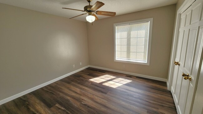 Building Photo - Lake Sherwood Executive 4BR, 3BTH home in Washburn Rural Schools!