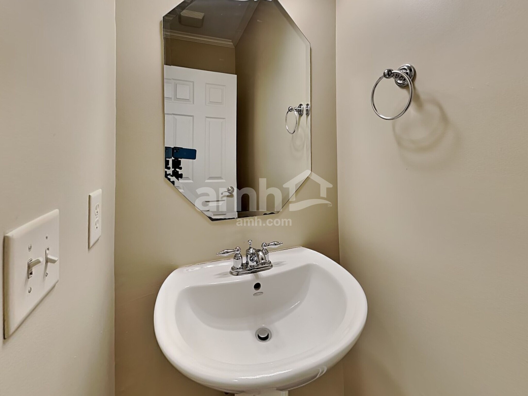 Building Photo - 1409 Lindenberg Sq