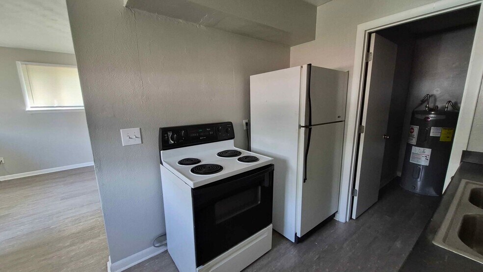 Building Photo - 262 E Nottingham Rd