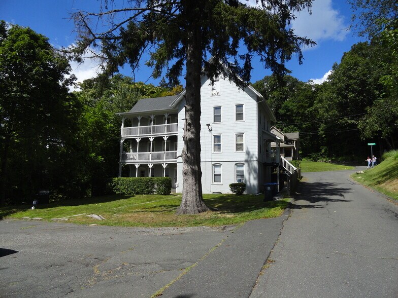 Building Photo - 68 Ingraham St