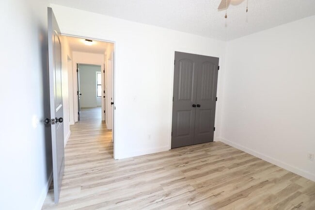 Building Photo - 122 Fairway Ave