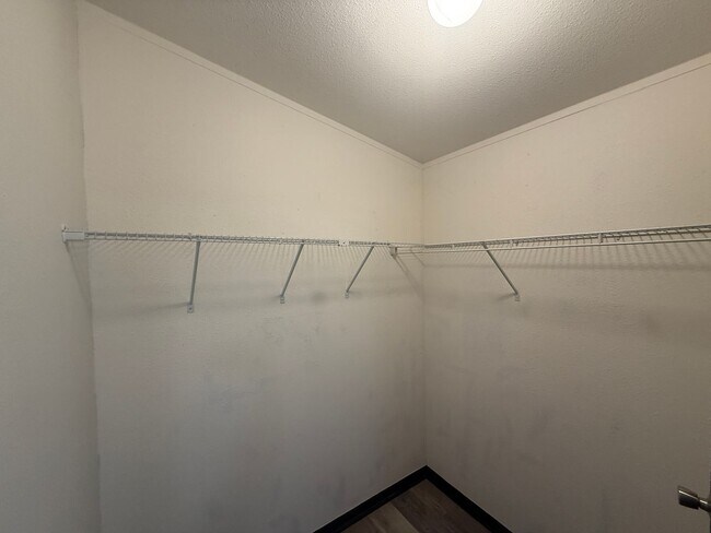 Building Photo - FR T L12795