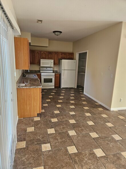 Building Photo - 2006 Rashid Ct