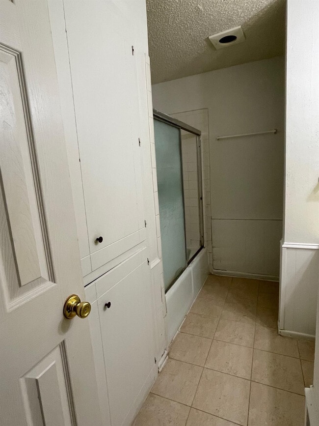 Building Photo - 610 N Elkhart Ave