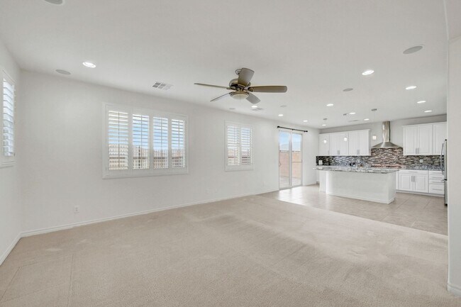 Building Photo - Stunning 4 Bedroom with Mountain Views!