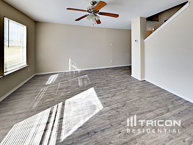 Building Photo - 2107 Hollow Cir