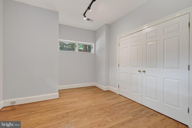 Building Photo - 5430 Chevy Chase Pkwy NW