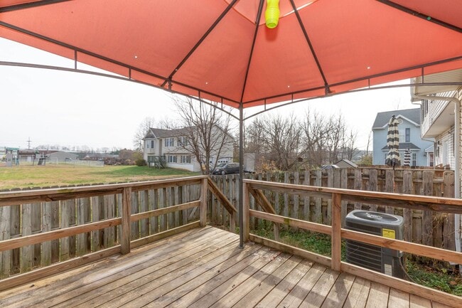 Building Photo - 3 Bed, 2.5 Bath, Townhome in Inwood, WV