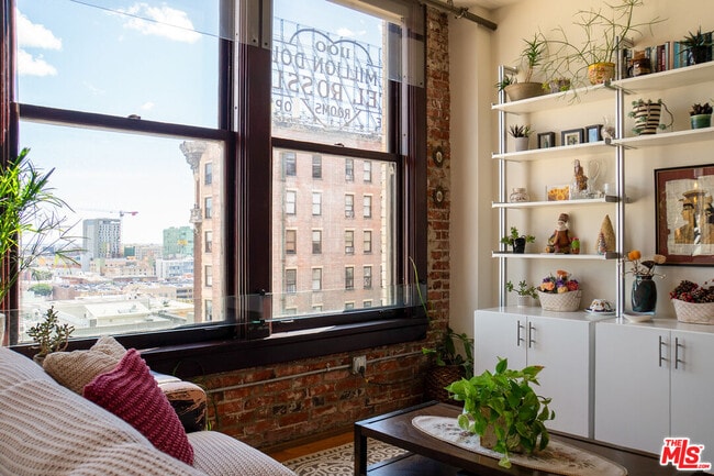 Building Photo - 460 S Spring St