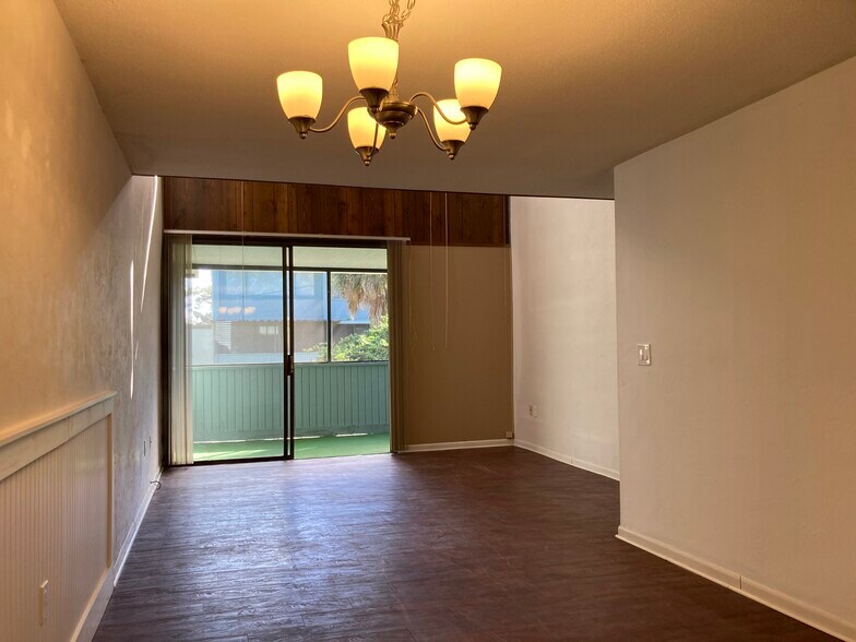 Building Photo - 705 SW 75th St