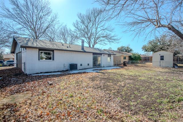 Building Photo - 1913 Fairfield Dr