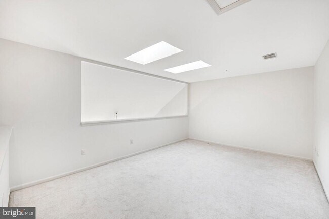 Building Photo - 15831 Glacier Ct