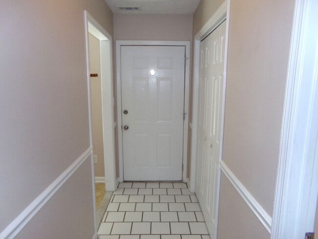 Building Photo - Charming Triplex in Havelock