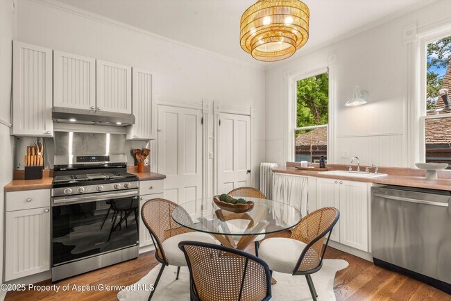 Building Photo - 500 W Francis St