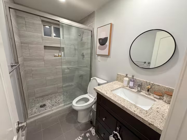 Building Photo - 2020 Del Mar Ave