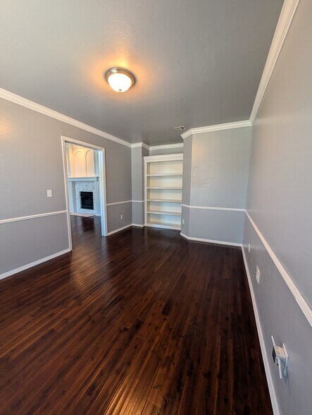 Flex room - 8701 NW 116th St